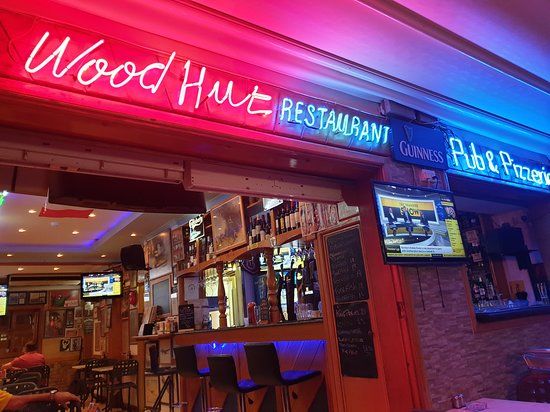 Woodhut Pub & Diner