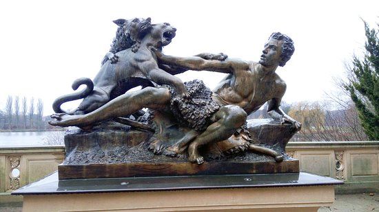 Bronzestatue "Schafer und Hund von einem Panther angefallen"