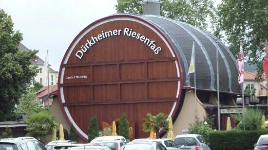 Durkheimer Fass Herzstuck der Weinstrasse