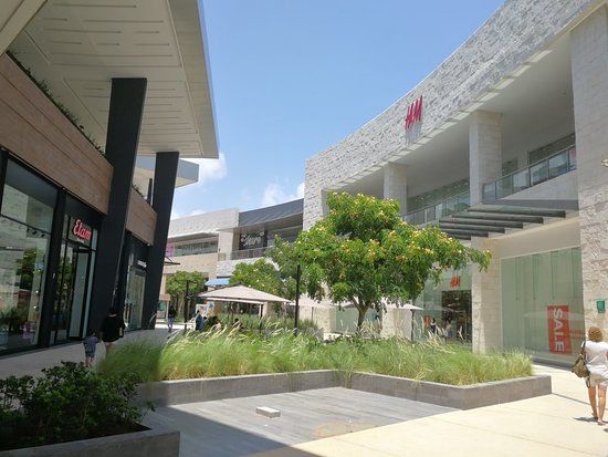 Puerto Cancun Marina Town Center