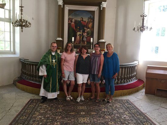 Esku Chapel and Cemetery