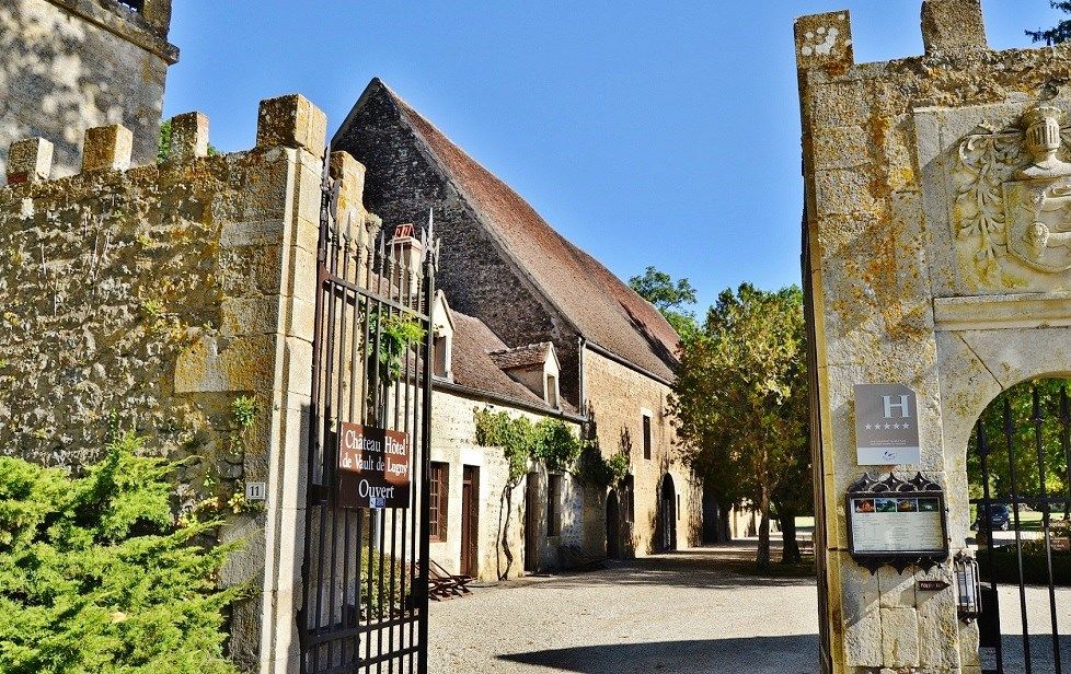 Chateau de Vault de Lugny