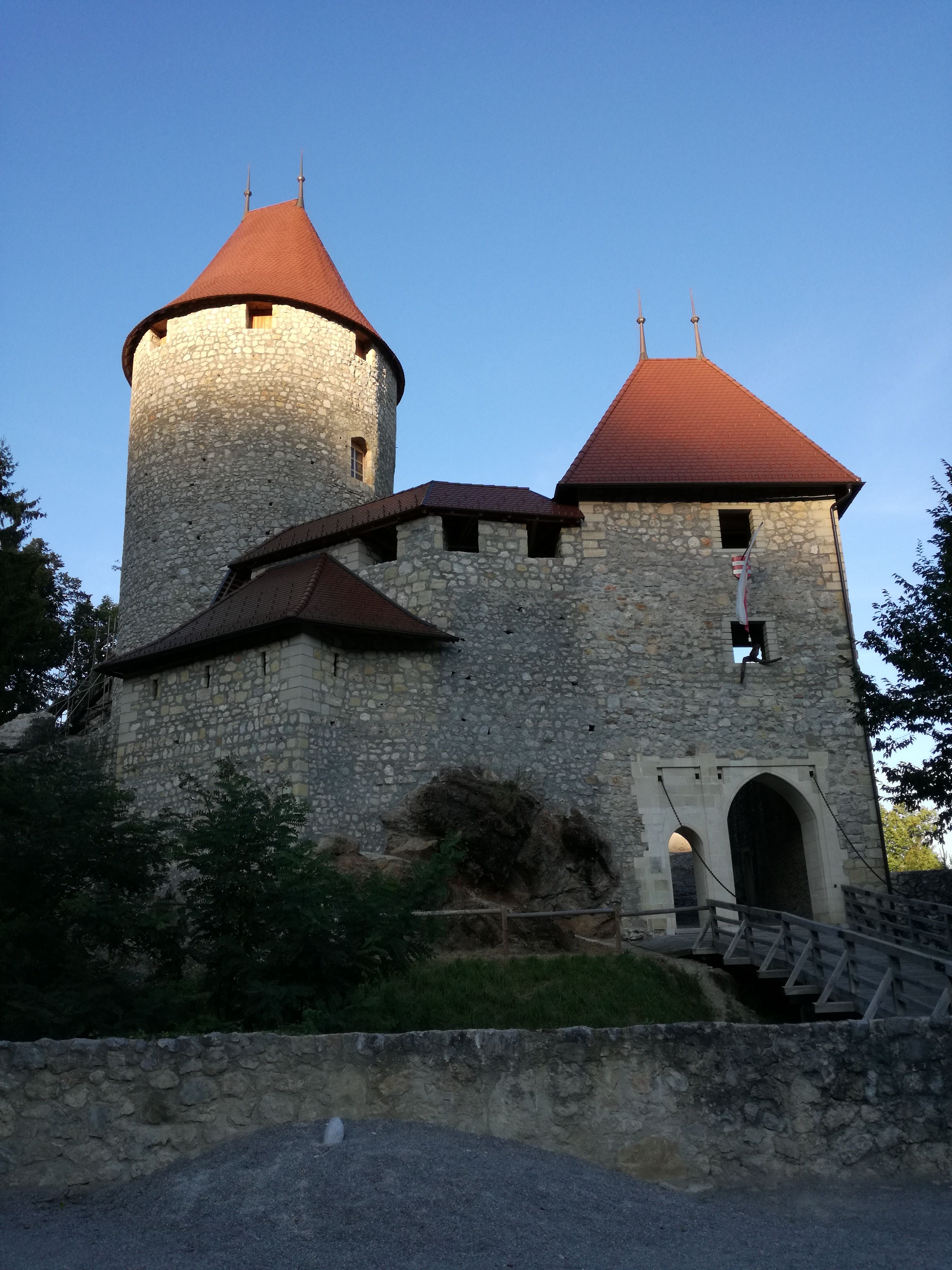 Zovnek Castle