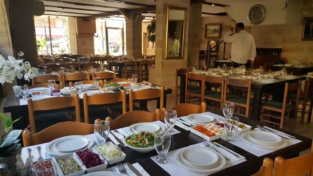 Avi's Restaurant