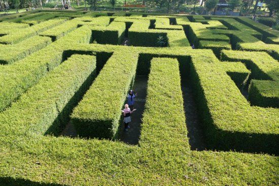 Taman Labirin Coban Rondo
